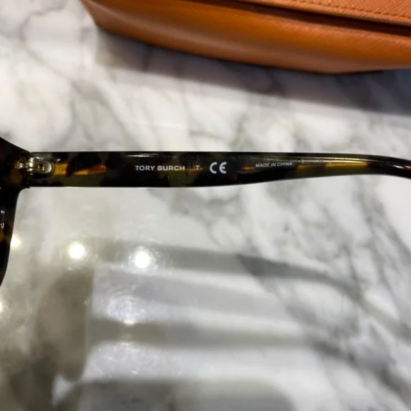Tory Burch sunglasses - Picture 4 of 4